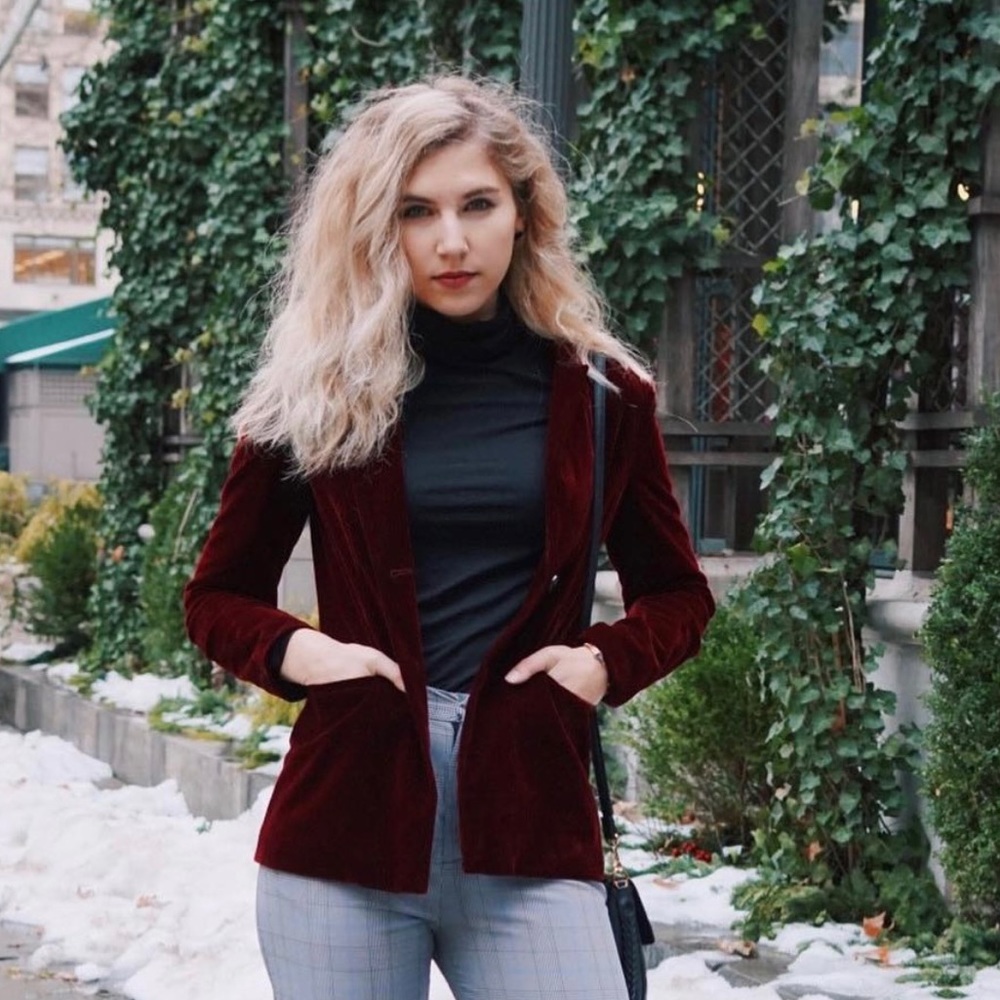Elegant Burgundy Velvet Blazer